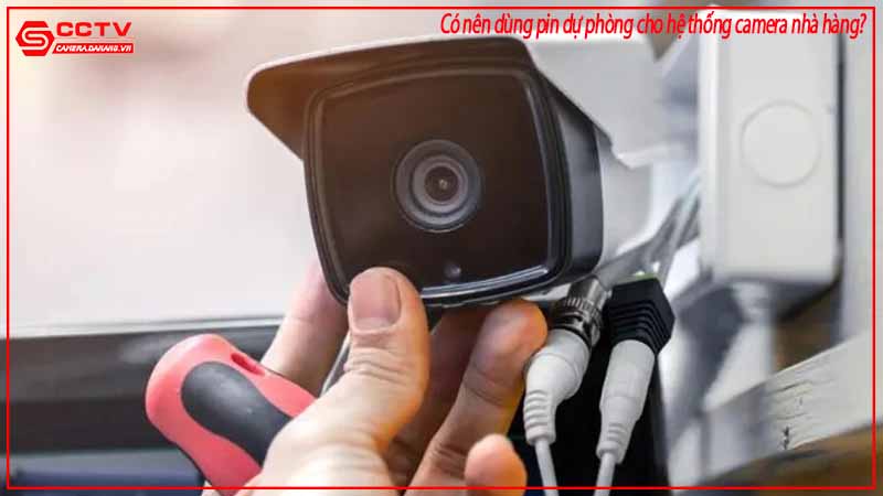 co-nen-dung-pin-du-phong-cho-he-thong-camera-nha-hang-2