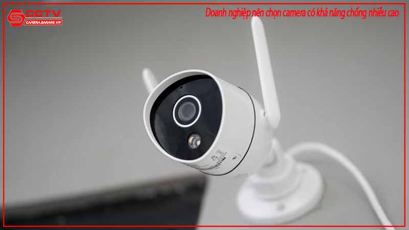 doanh-nghiep-nen-chon-camera-co-kha-nang-chong-nhieu-cao-1