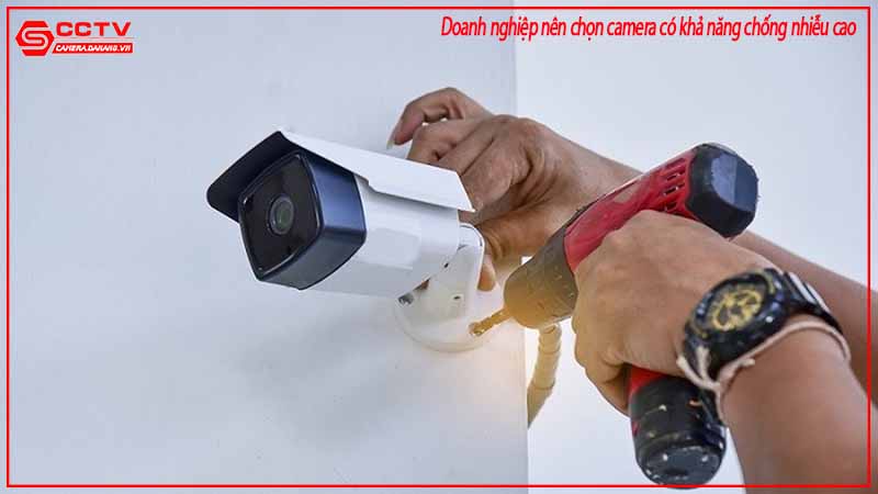 doanh-nghiep-nen-chon-camera-co-kha-nang-chong-nhieu-cao-2