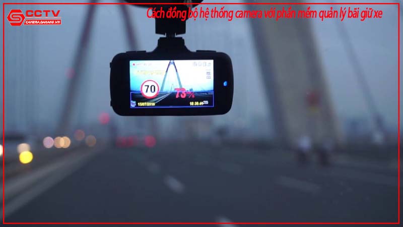 camera-giup-ghi-hinh-qua-trinh-va-cham-xe-trong-bai-1